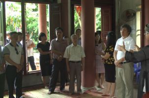 Đại diện 23 trường THPT và THPT Chuyên trong cả nước dâng hương tại đền thờ Vũ Thê Lang