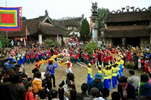 Đẩy mạnh khai thác điểm du lịch văn hóa cộng đồng tại làng cổ Hùng Lô