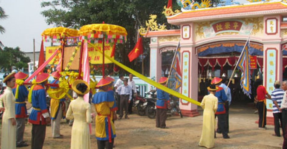 Lễ hội rước chúa gái Chu Hóa - Hy Cương huyện Lâm Thao (nay thuộc thành phố Việt Trì)