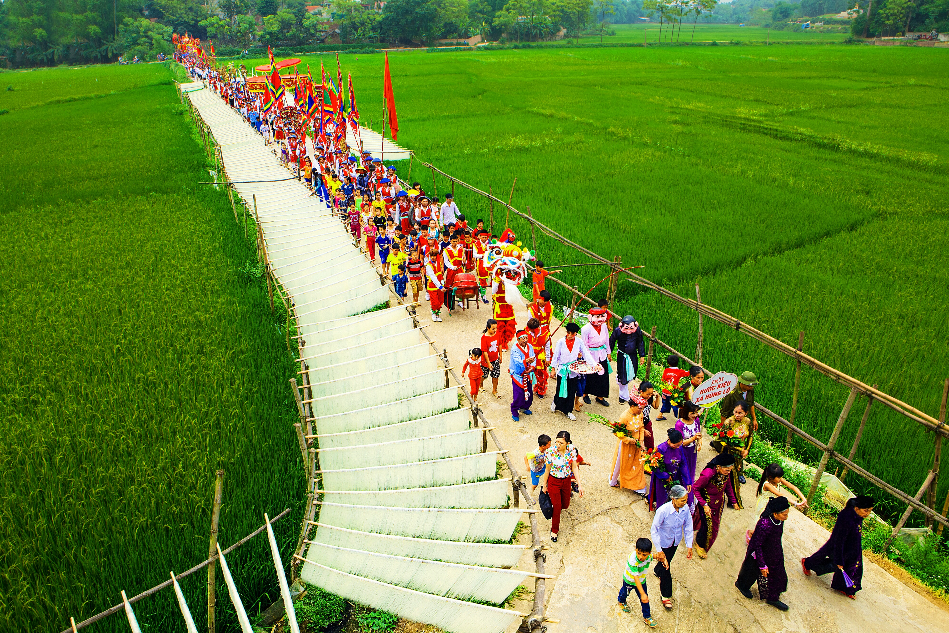 Lễ hội làng Hùng Lô